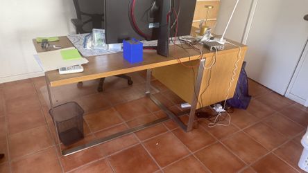 Modern Wood Desk with Drawers – Clean, Minimal Design