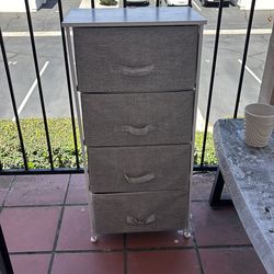 4 drawer dresser- soft drawers