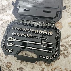 NEW Husky 75-Piece 1/4 in. and 3/8 in. Drive Mechanics Tool Set