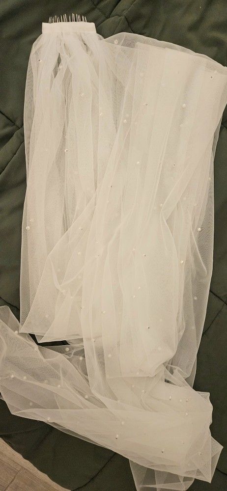 Pearl beaded veil