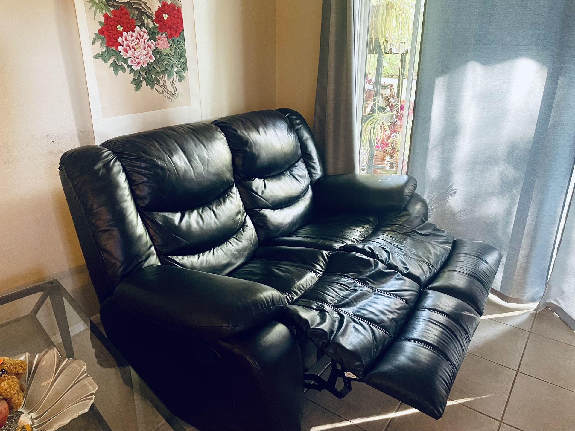 Black Reclining Loveseat – Good Condition 