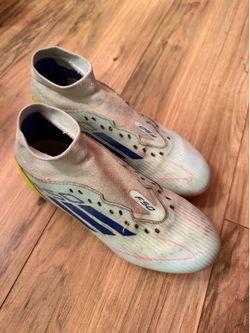 Soccer shoes