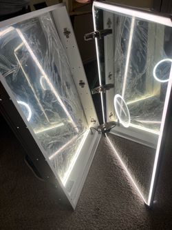Se llama ico Nova 24x36 LED medicine cabinet matte black