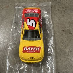 1995 NASCAR #5 Chevy Monte Carlo Bayer Aspirin Collectible Toy Car