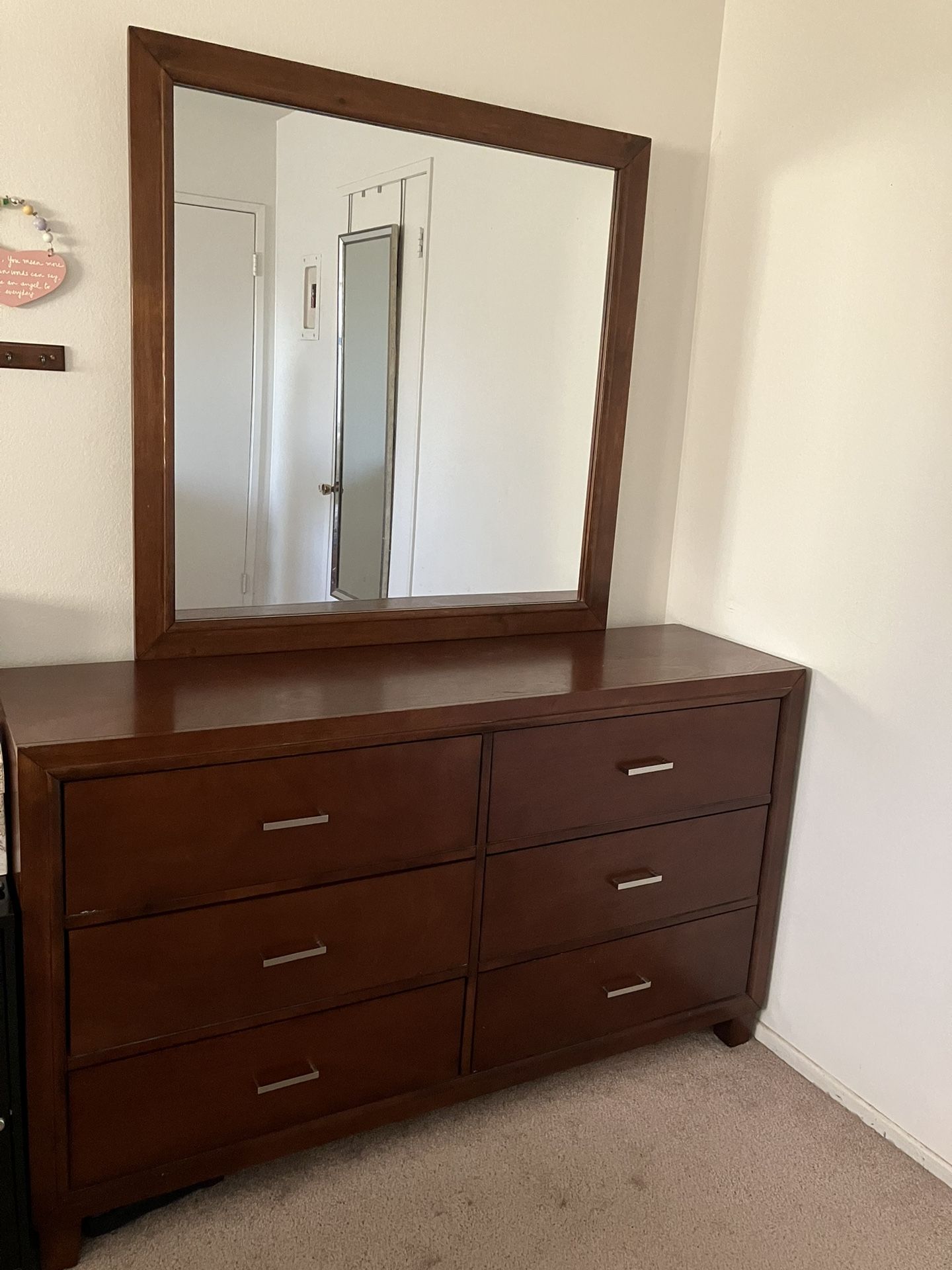 Big Chest Drawers With Big Mirror