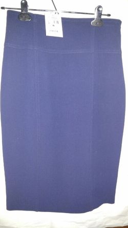 Ralph Lauren Skirt 96 % Wool size 6 . Original value $555