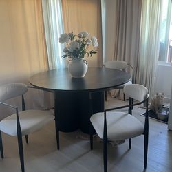 47 D Black Dinner Table with 4 Chairs