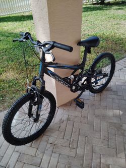 Schwinn Trailway 28 inch Hybrid Bike.  Aluminum Frame, Alloy Front Suspension Fork. 21 Speed Shifter. Alloy Linear Pull Brakes. Alloy Rims.