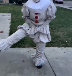 It clown halloween costume realistic