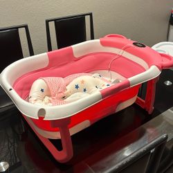 Baby collapsible bathtub