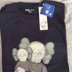 KAWS x Uniqlo T-Shirt