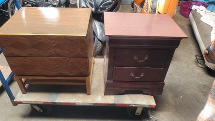 2 Bed Nightstands Wit 2 Dwawers