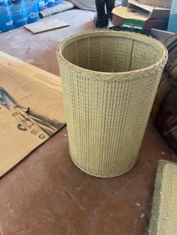 Vintage basket and weigh scale