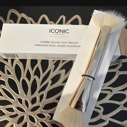 ICONIC LONDON CHEEK GLOW DUO BRUSH PINCEAU DUO JOUES RADIEUSE