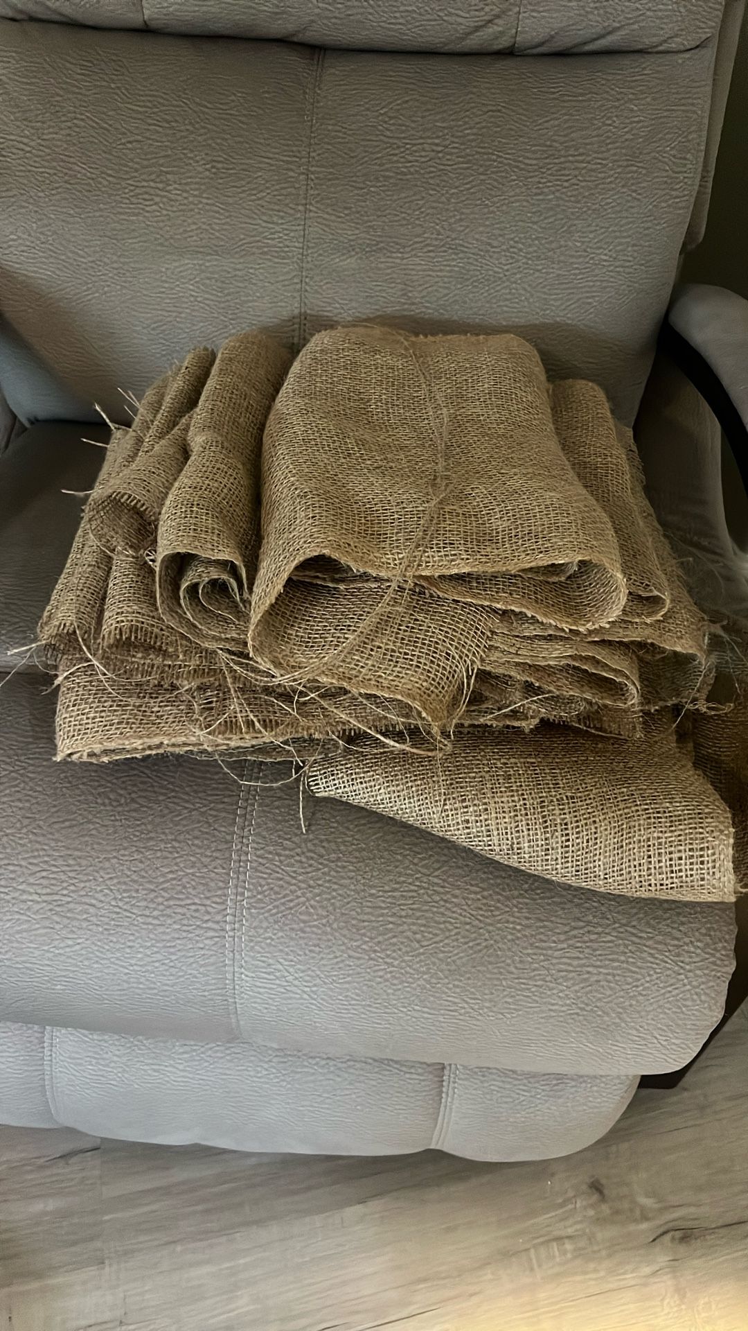 8 Burlap Runners,. And Extra Burlap