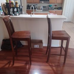 2 bar stool high chairs
