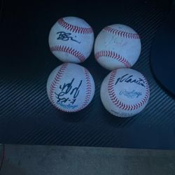 Autographed Baseballs(NOT AUTHENTICATED)