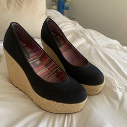 Black wedge shoes