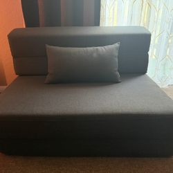 Couch convertable to bed 