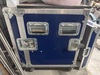 Portable PA Rack Setup – Behringer Flight Case, Shure Wireless, Mixer, EQ