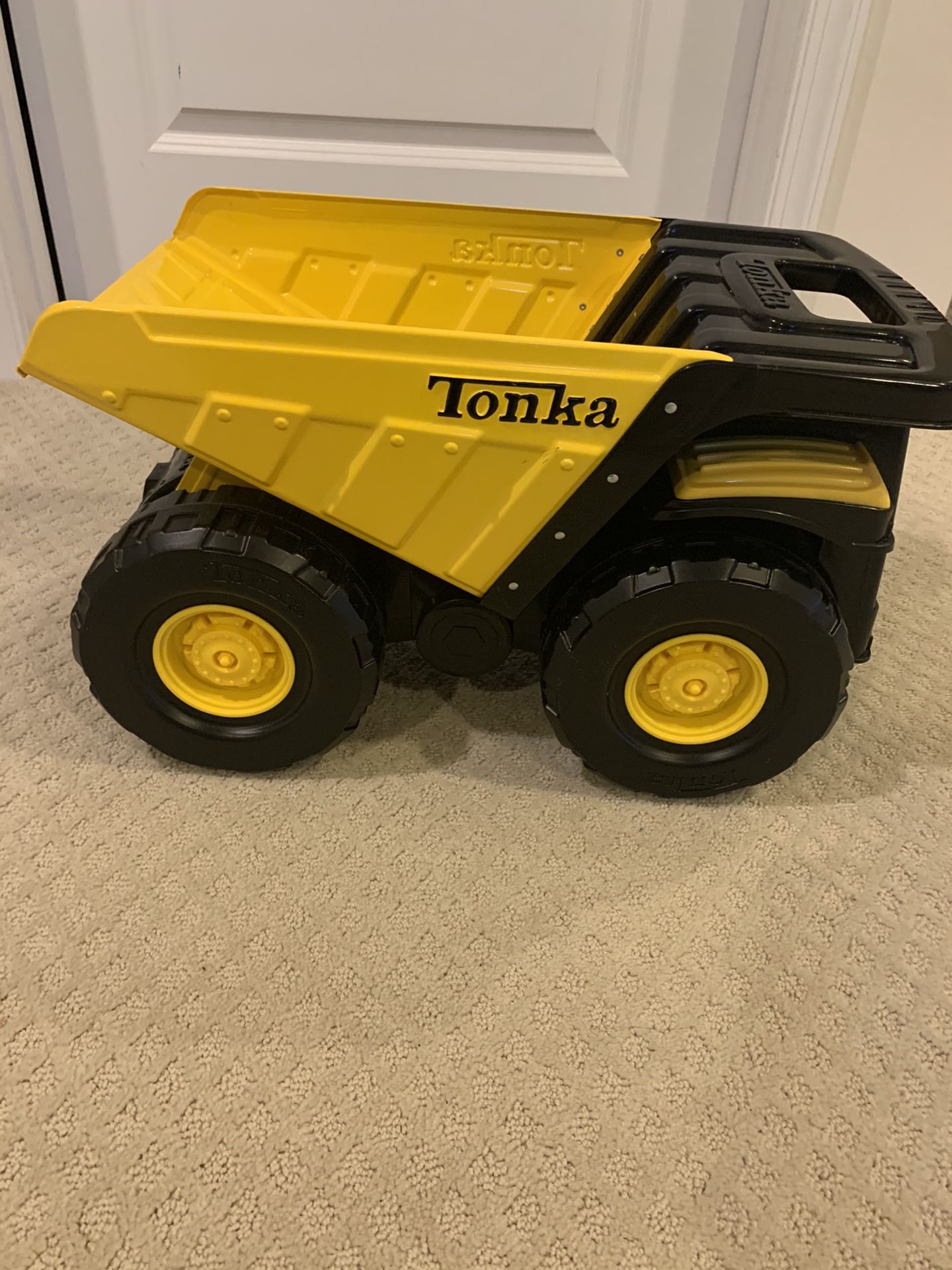 Tonka Toughest Mighty Dump Truck Toy Construction Vehicle