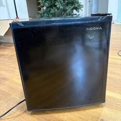 Insignia - 1.7 Cu. Ft. Mini Fridge with Door Storage and ENERGY STAR Certification - Black