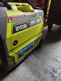 RYOBI GAS 2300 WATTS INVERTER SUPER QUIET GENERATOR LIKE NEW