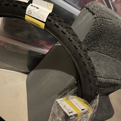 NEW Mountain Bike tire  With Tubes