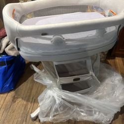 Chico Bassinet  With Baby Bath