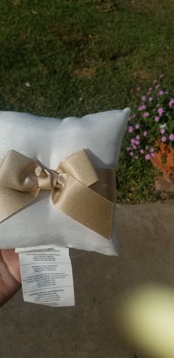 Ring wedding pillow