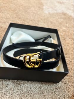 Woman’s GG Marmont leather belt with shiny buckle