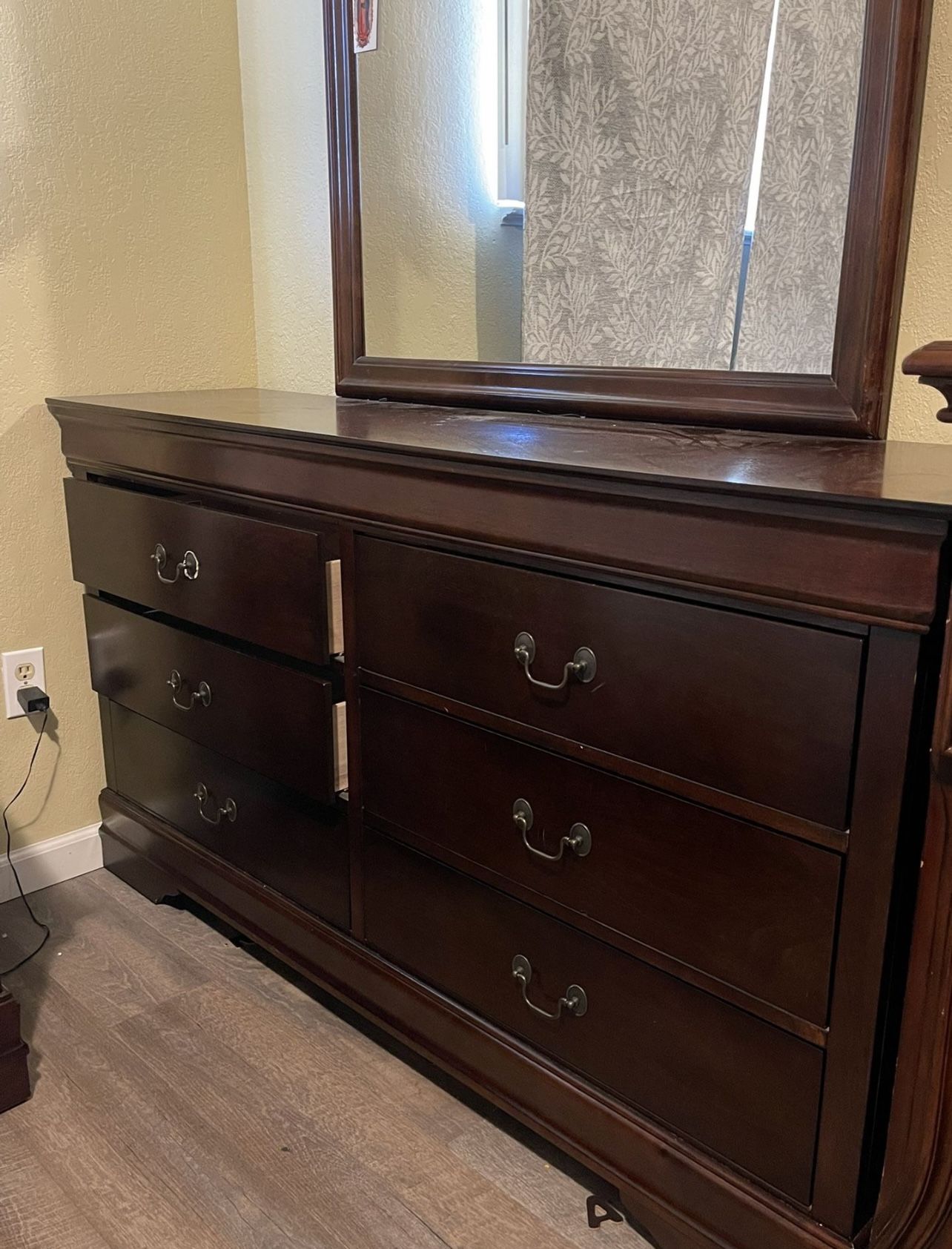 Dresser 