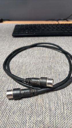 5-pin DIN cable, commonly used as a MIDI cable