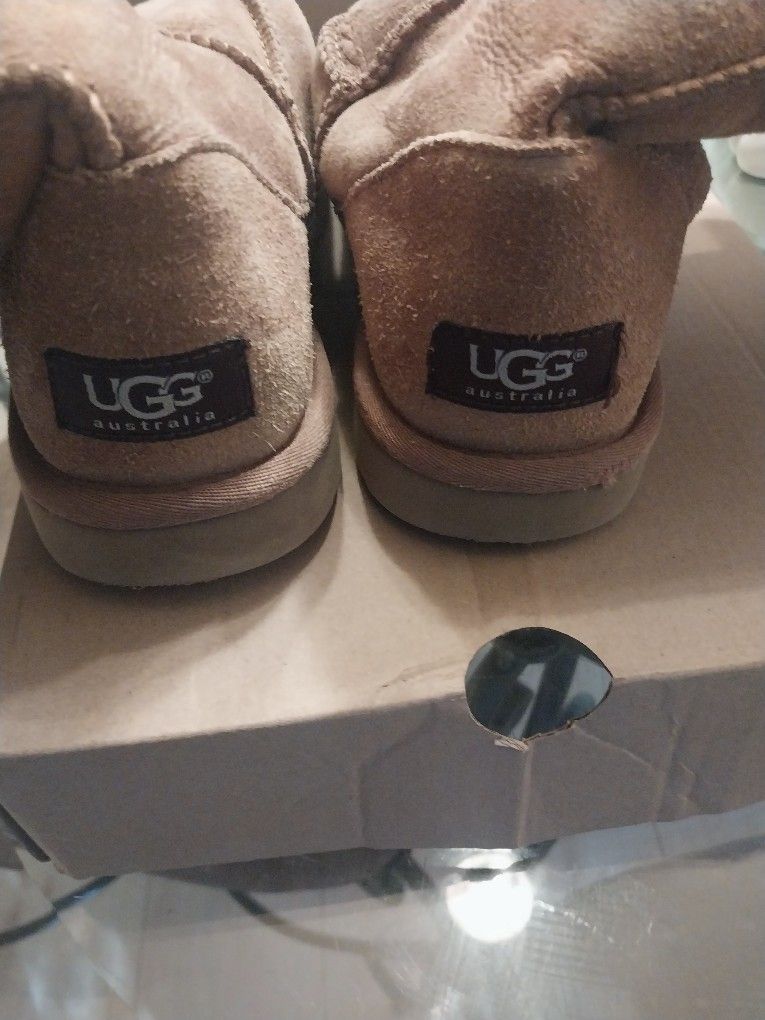 UGGS ...WOMEN 7.5 Boots Good Condition
