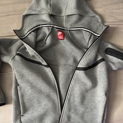 Boys All Grey Nike Tech Fleece Large