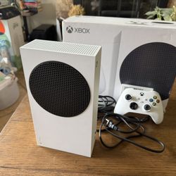 Xbox Series S - Model: 1883 - Excellent Condition