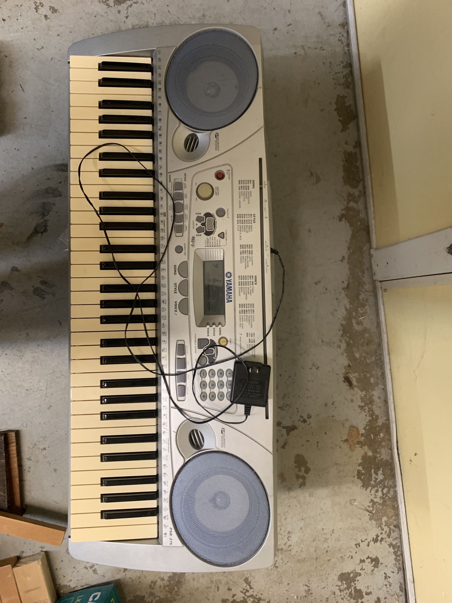 Yamaha PSR-275 Portable Electronic Keyboard