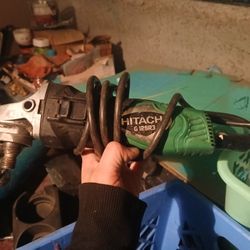 Hitachi G12SR3 angle grinder