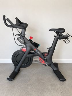PELOTON BIKE