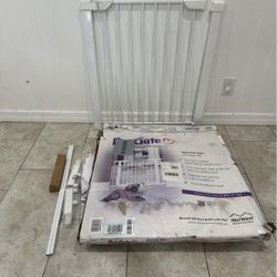 Wide Pet Gate / Baby Gate - Fits Openings 29.5” - 38”