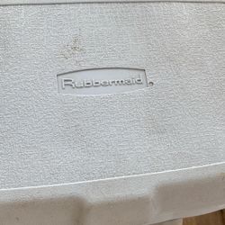 Rubbermaid Cooler In Great Condition