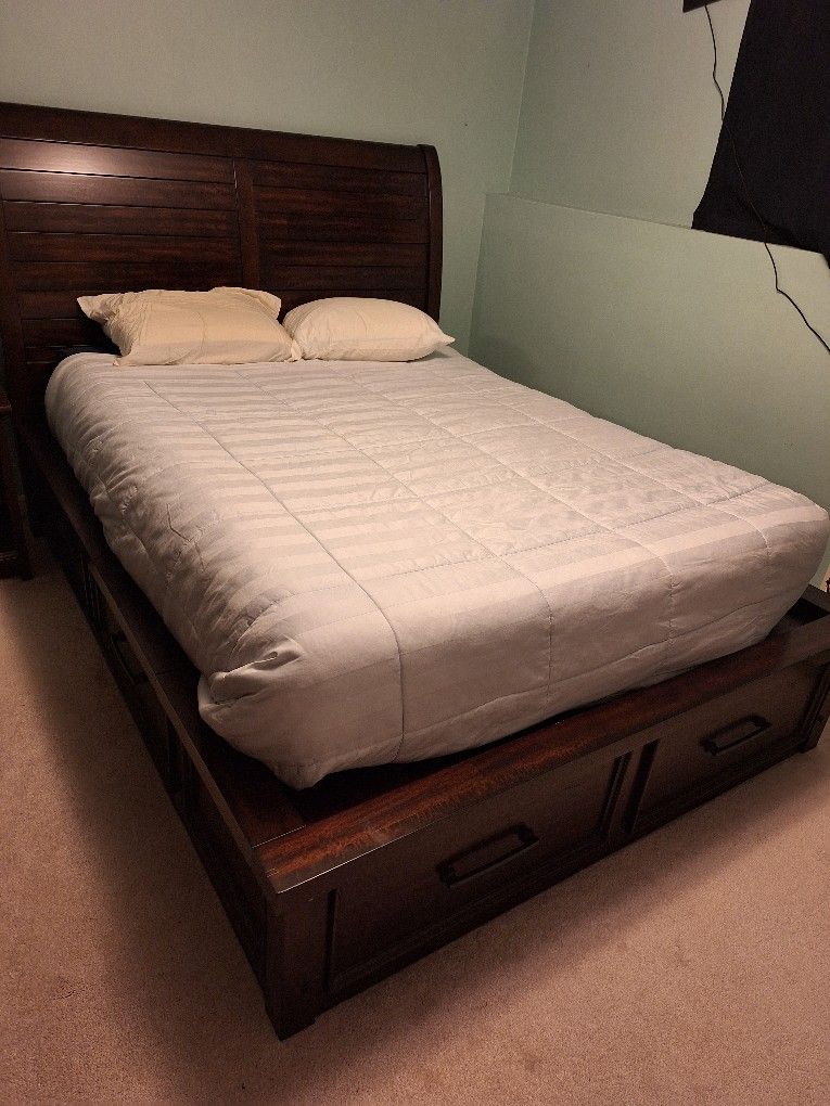 Queen Wood Platform Bed, Bureau And Mirror