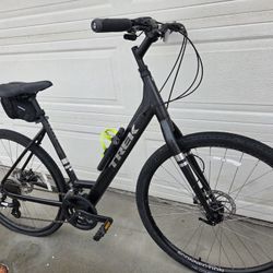 Trek Verve 1 Disc Lowstep Hybrid Bike