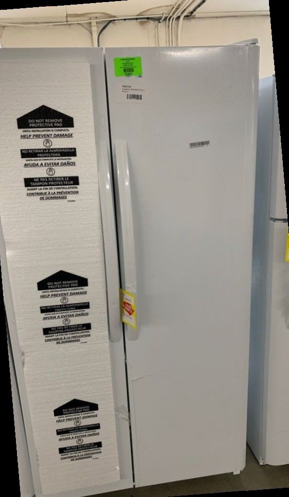 White Frigidaire side-by-side Brand new with warranty