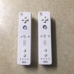 2 ORIGINAL NINTENDO WII REMOTES CONTROLLERS