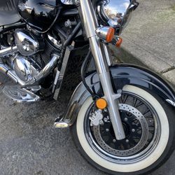 05 Suzuki Boulevard 