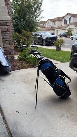 Nice children golf club includedriver nice putter with beautiful bag very good condition