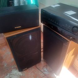 Pioneer Reciever With 3 Speakers