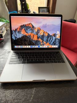 MacBook Pro (13-Inch, 2017, Two Thunderbolt 3 Ports)