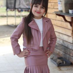 Kids 4 Piece Set Size 6 NEW 